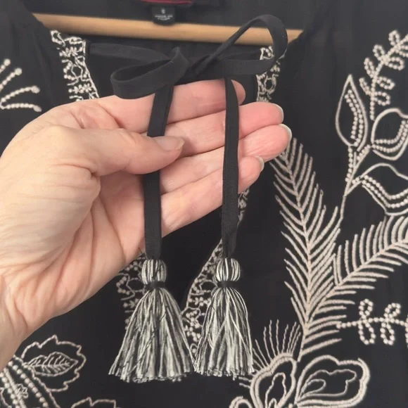 Johnny Was Floral Embroidered Shift Dress Small Black Boho Chic Eclectic Tassels - Picture 5 of 12